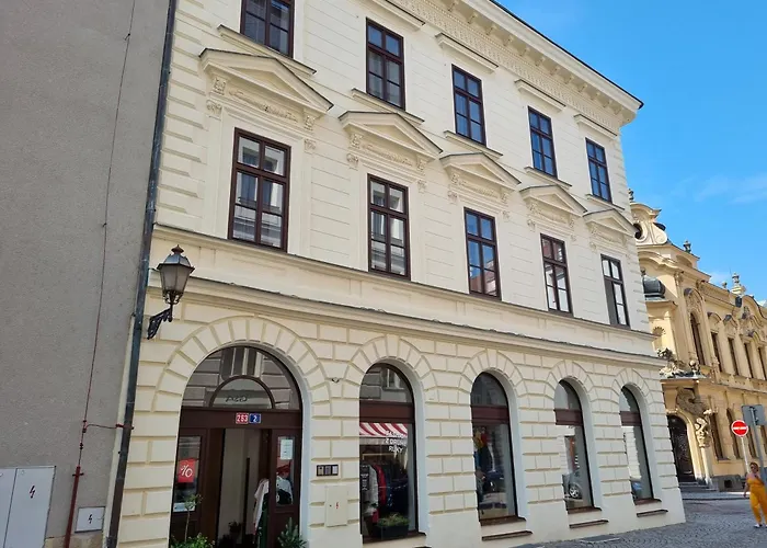 Moderni Podkrovni Byt 2Kk U Namesti S Klimatizaci