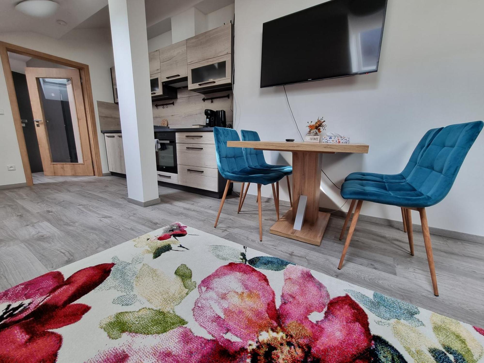 Moderni Podkrovni 2kk U Namesti S Klimatizaci Apartament
