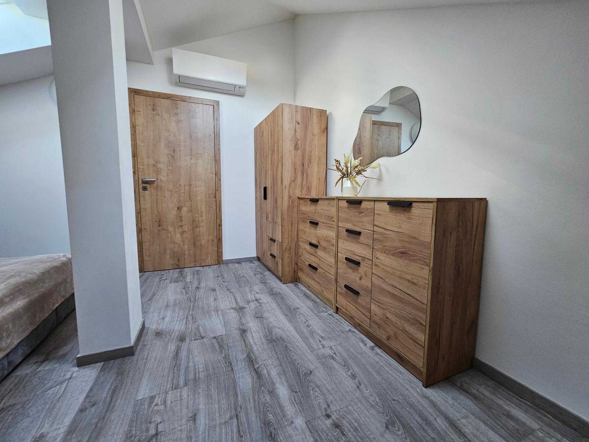 Moderni Podkrovni 2kk U Namesti S Klimatizaci Apartament
