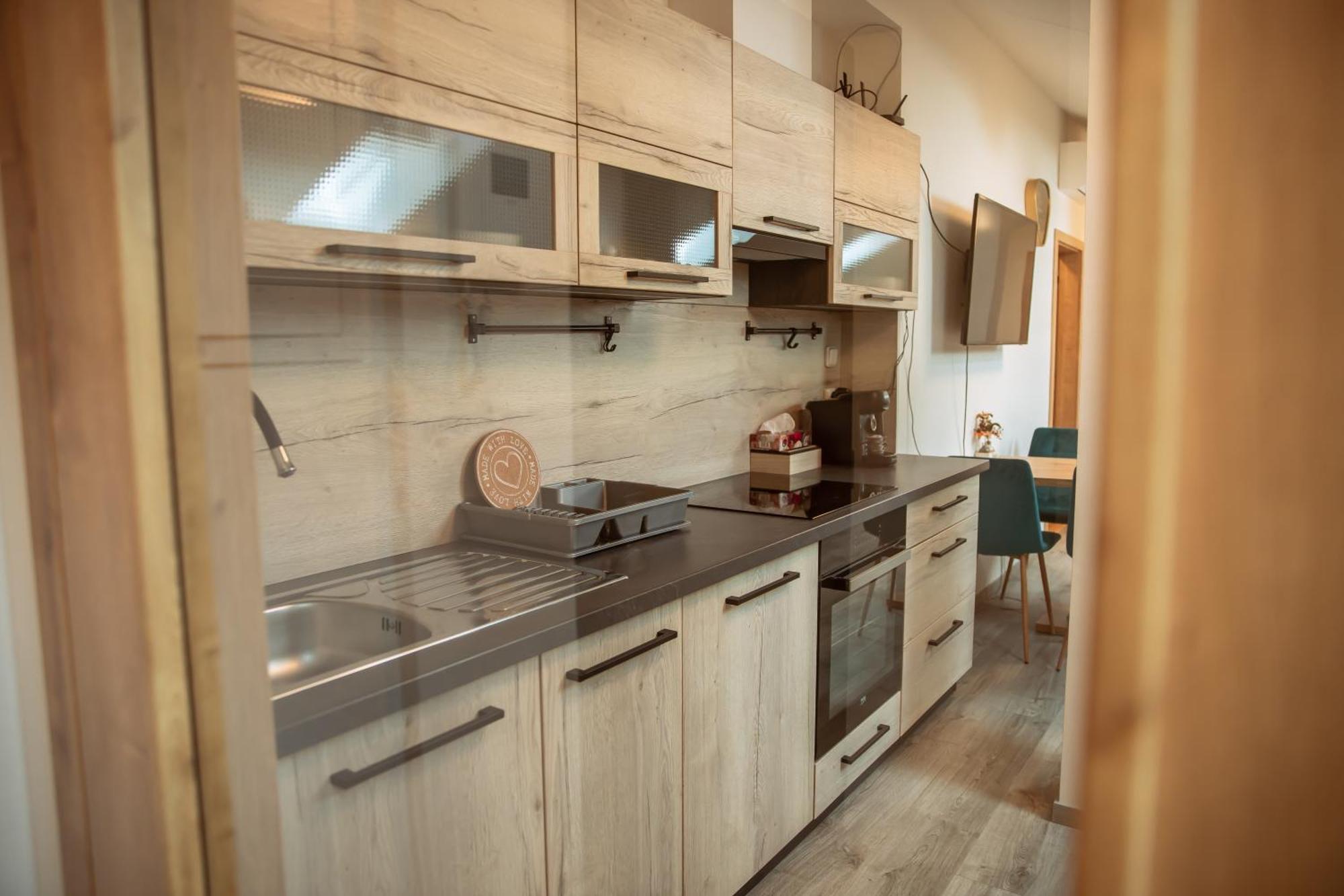 Moderni Podkrovni 2kk U Namesti S Klimatizaci Apartament *