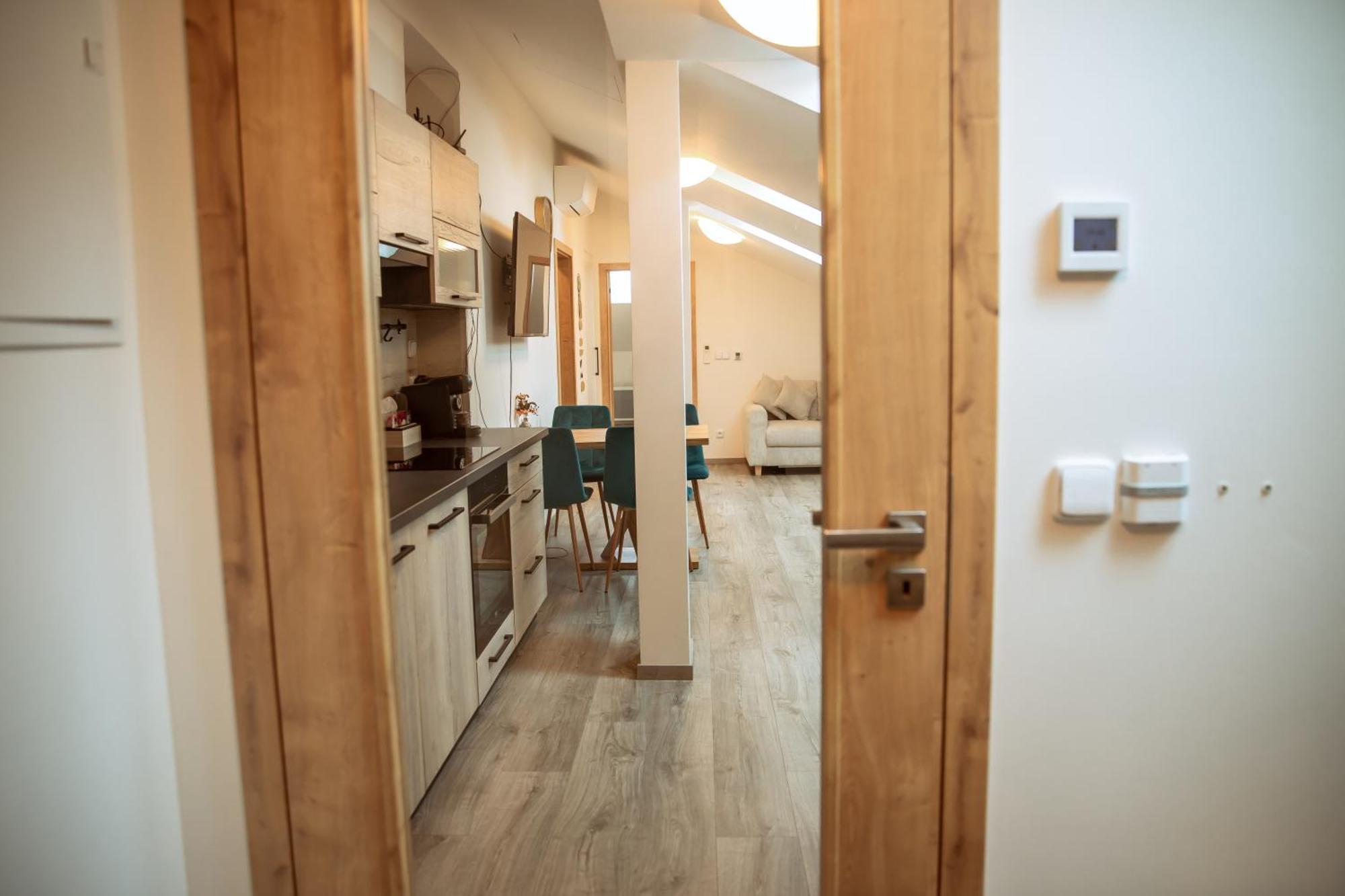 Moderni Podkrovni 2kk U Namesti S Klimatizaci Apartament