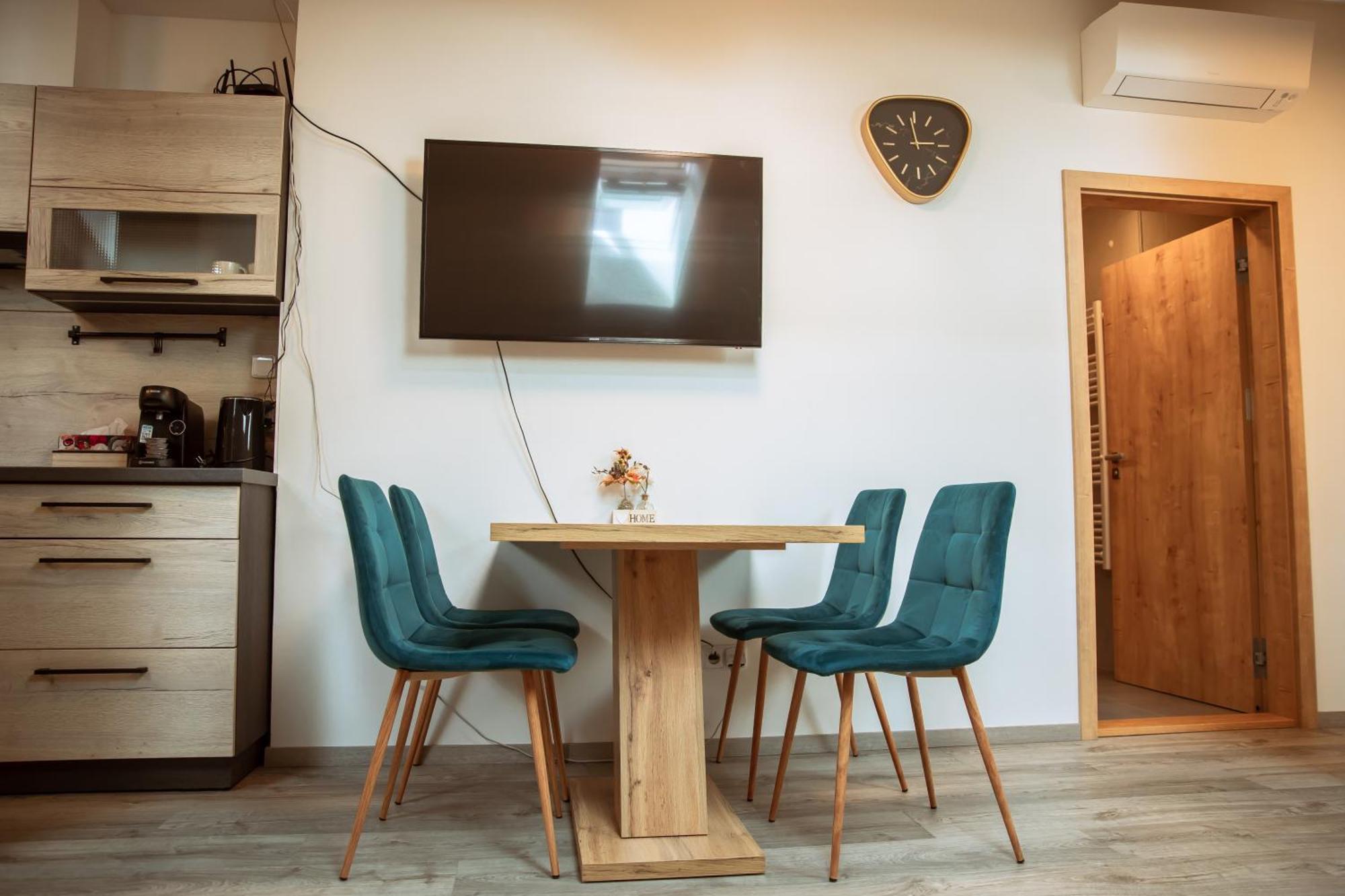 Apartament Moderni Podkrovni 2kk U Namesti S Klimatizaci *